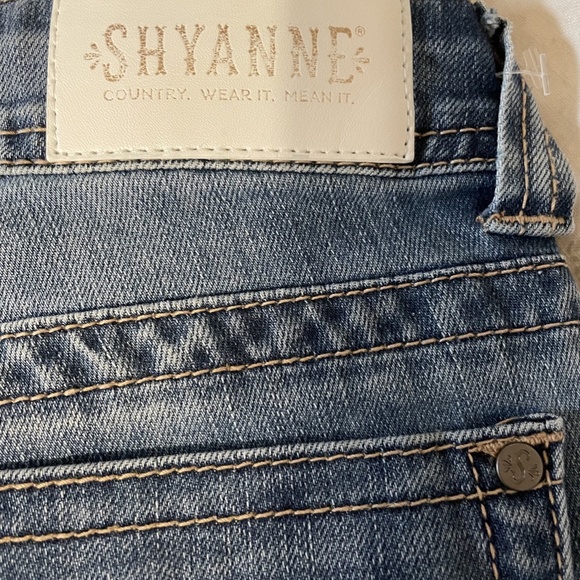 Shyanne Embroidered Jeans - Women's Size 28 R - Picture 7 of 10